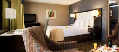 Holiday Inn & Suites Missisauga West
